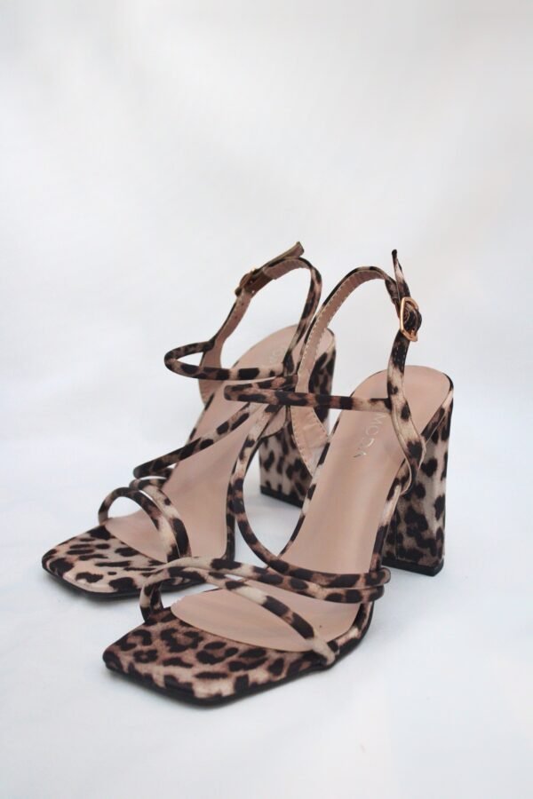 Zapatilla Tacón Alto con Estampado Animal Print