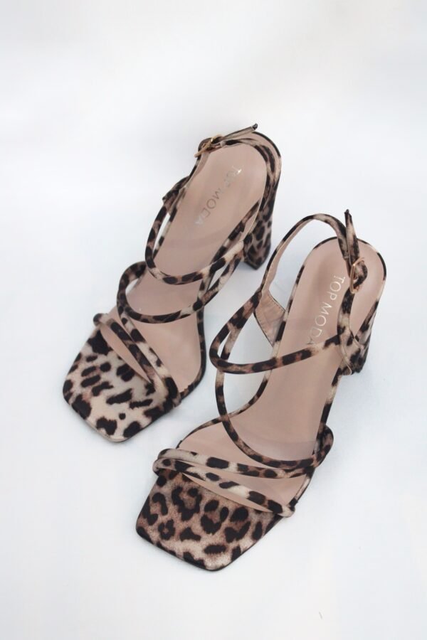 Zapatilla Tacón Alto con Estampado Animal Print - Imagen 2