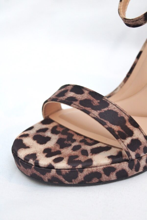 Zapatilla Tacón Alto Plataforma Animal Print - Imagen 2